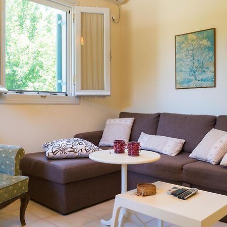 Appartamento Avelia Pink Asprogerakata Esterno foto