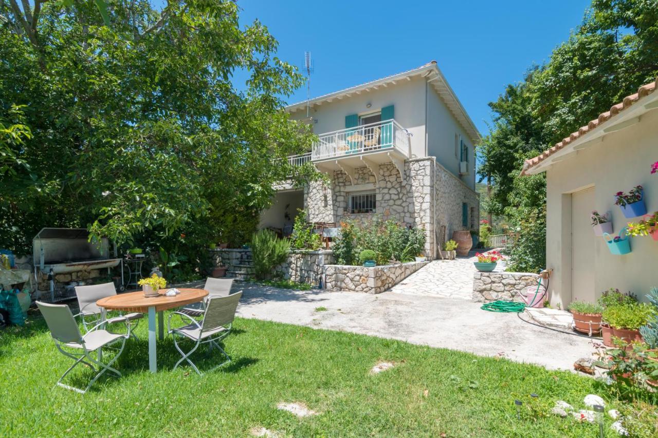 Appartamento Avelia Pink Asprogerakata Esterno foto